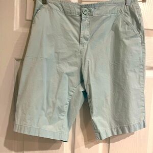 Caribbean Joe  woman’s light turquoise,Flat Front. Burmuda Shorts sz 10